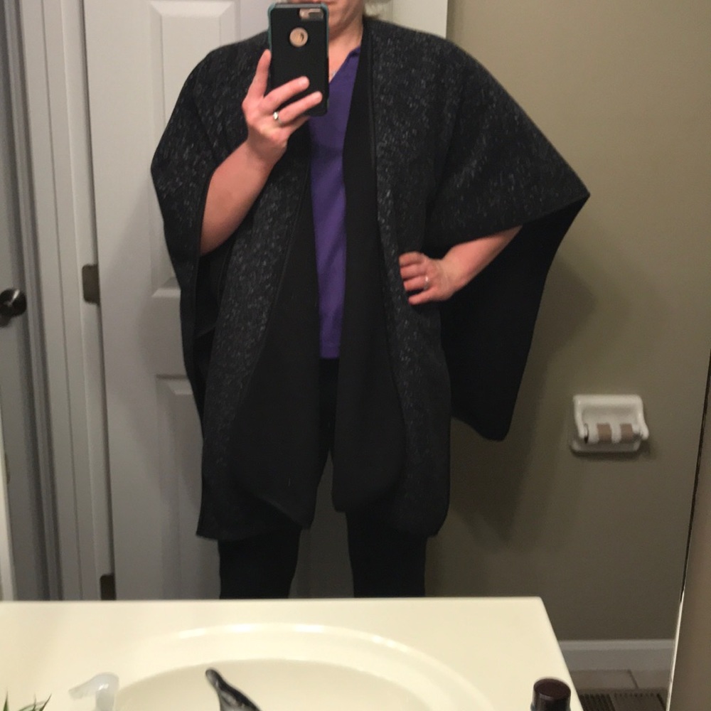 Black and White Fleece Wrap